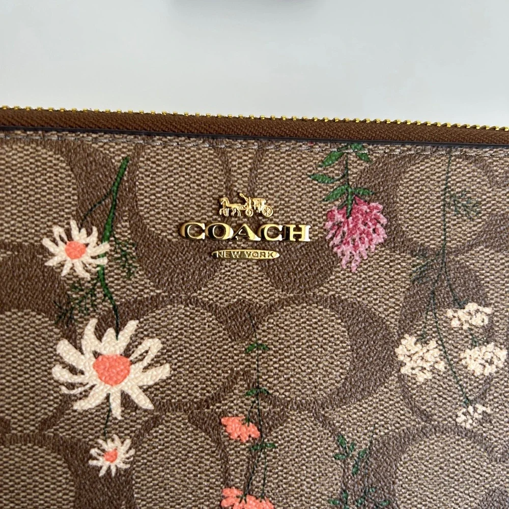 Coach Accordion Wildflower Tan Signature Canvas Wristlet Wallet Excellent